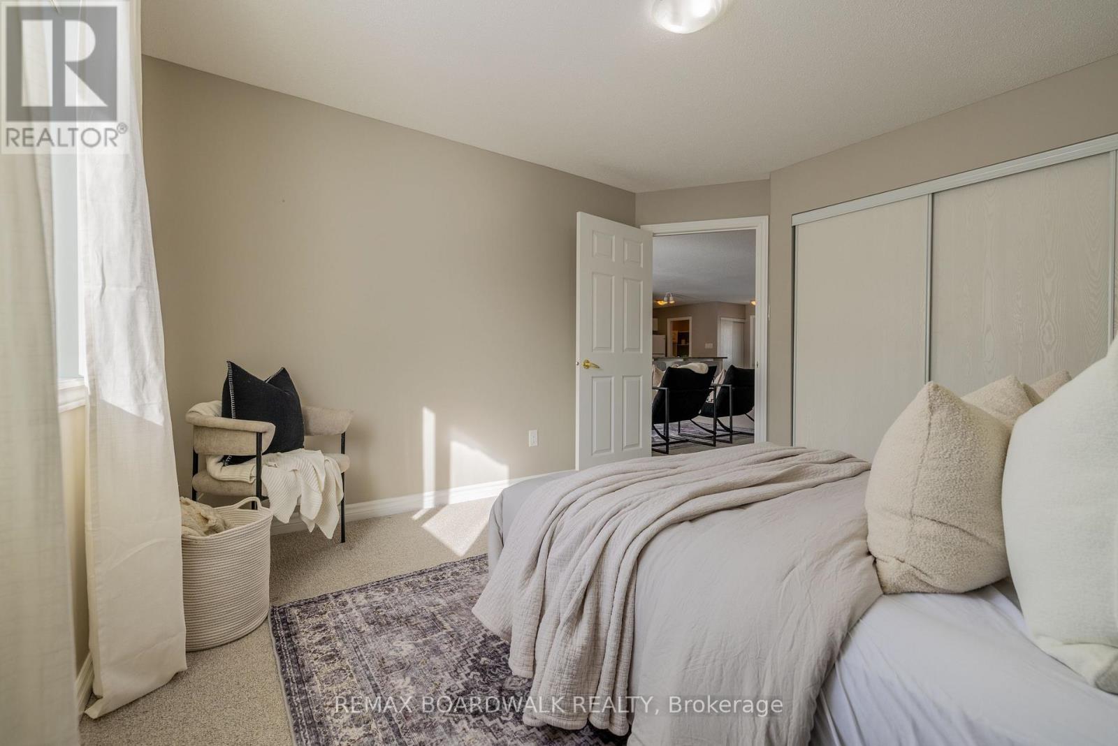 206 Oak Leaf Private