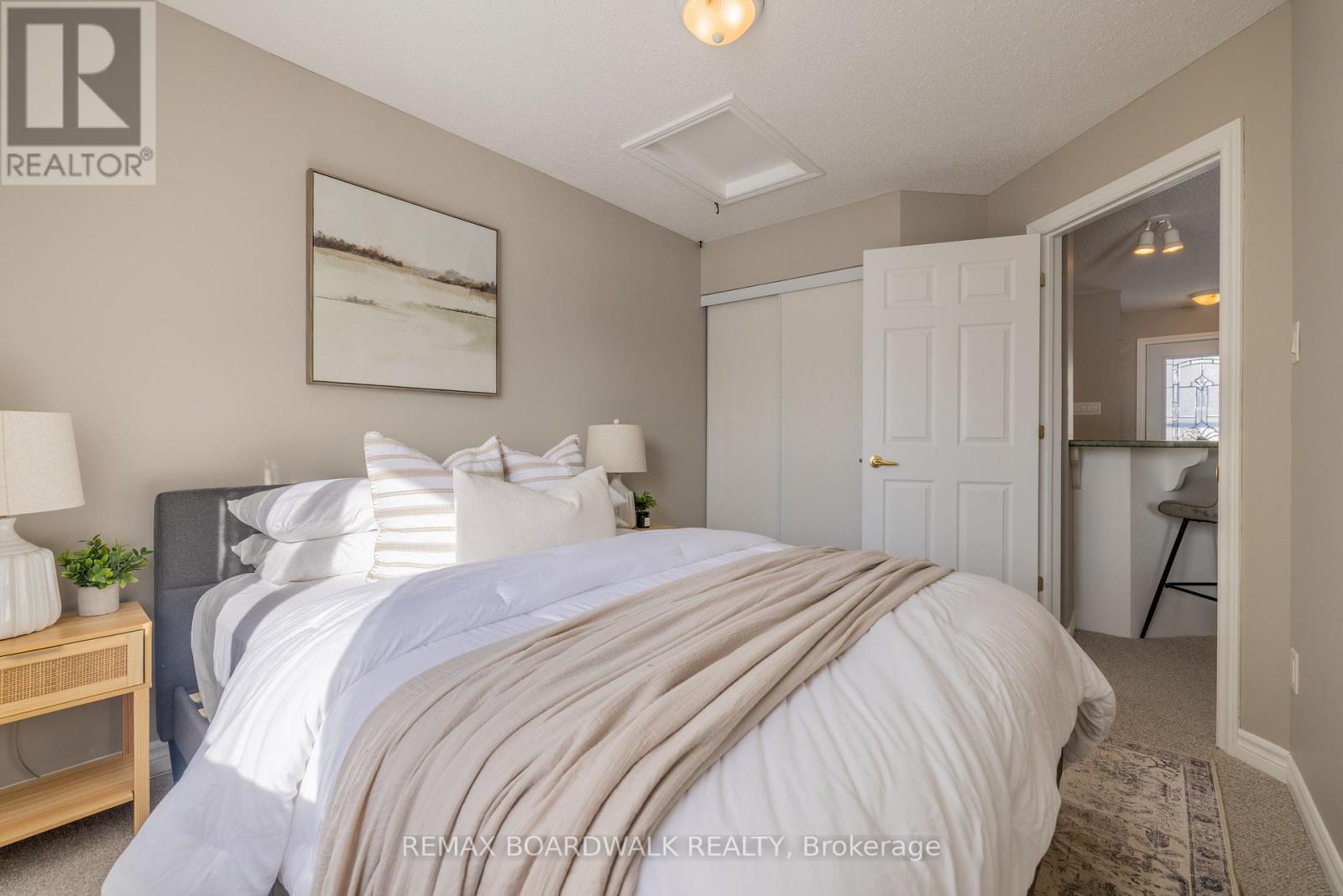 206 Oak Leaf Private