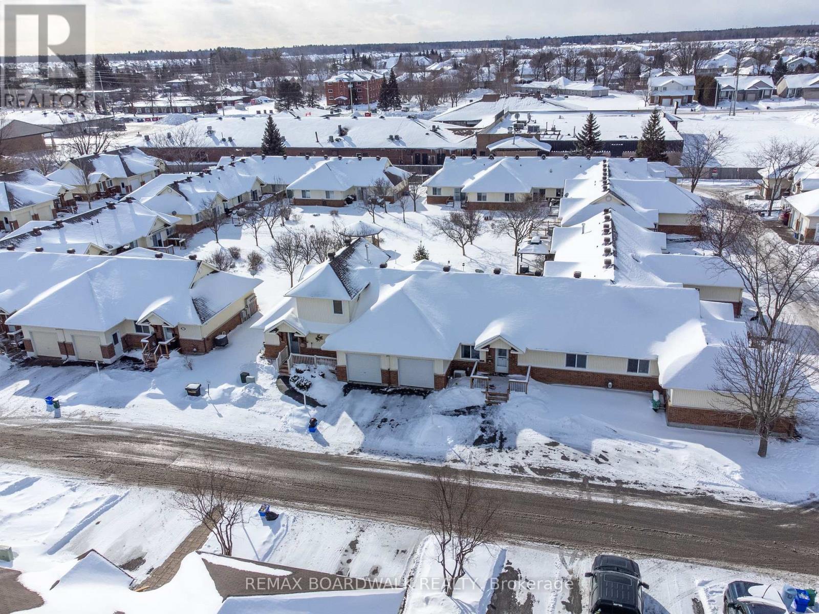 206 Oak Leaf Private