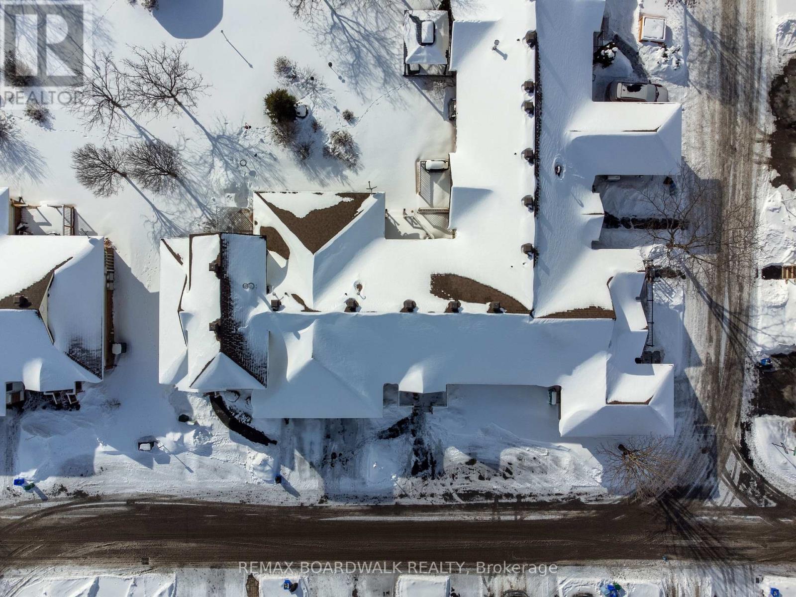 206 Oak Leaf Private