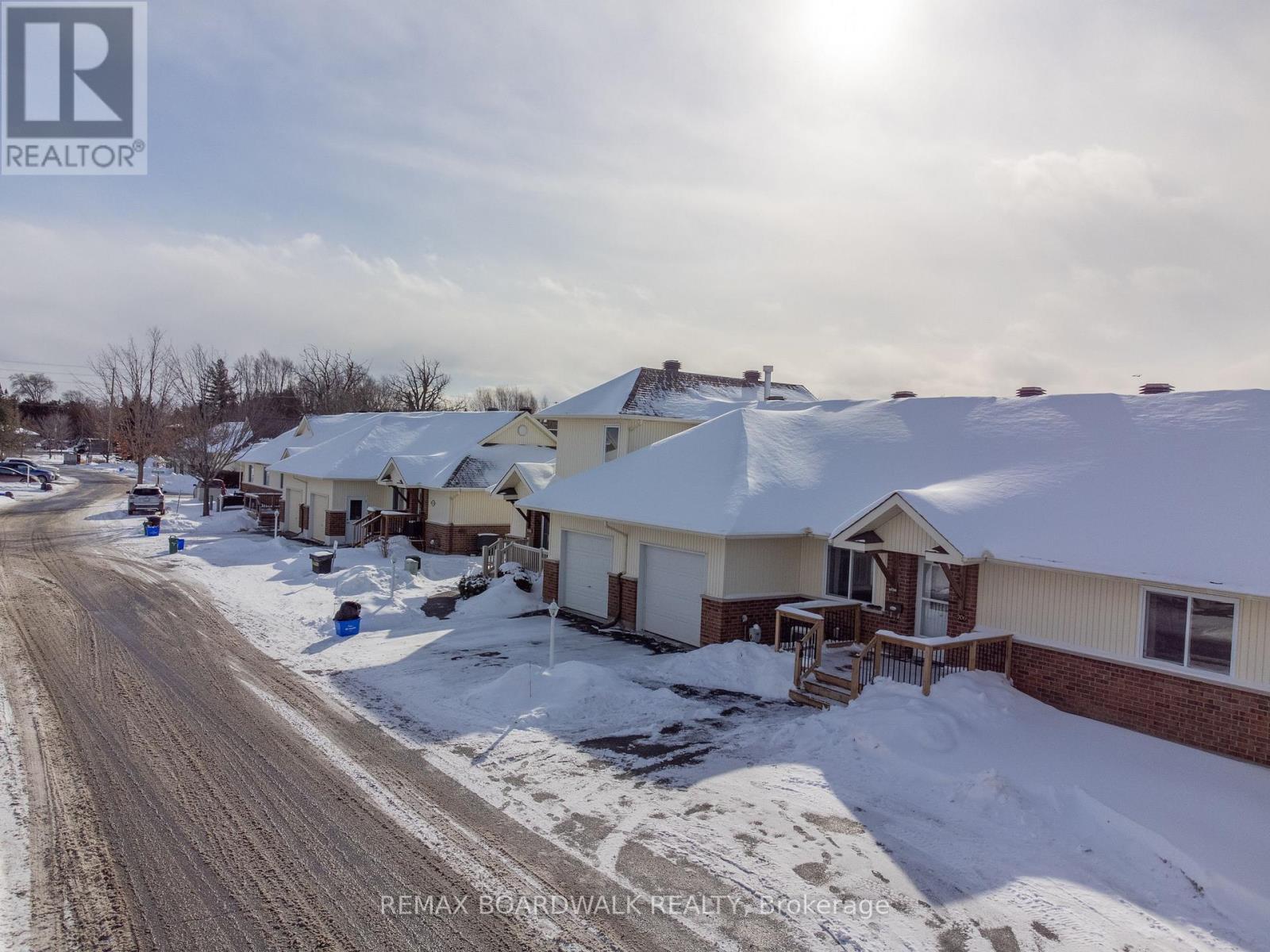 206 Oak Leaf Private