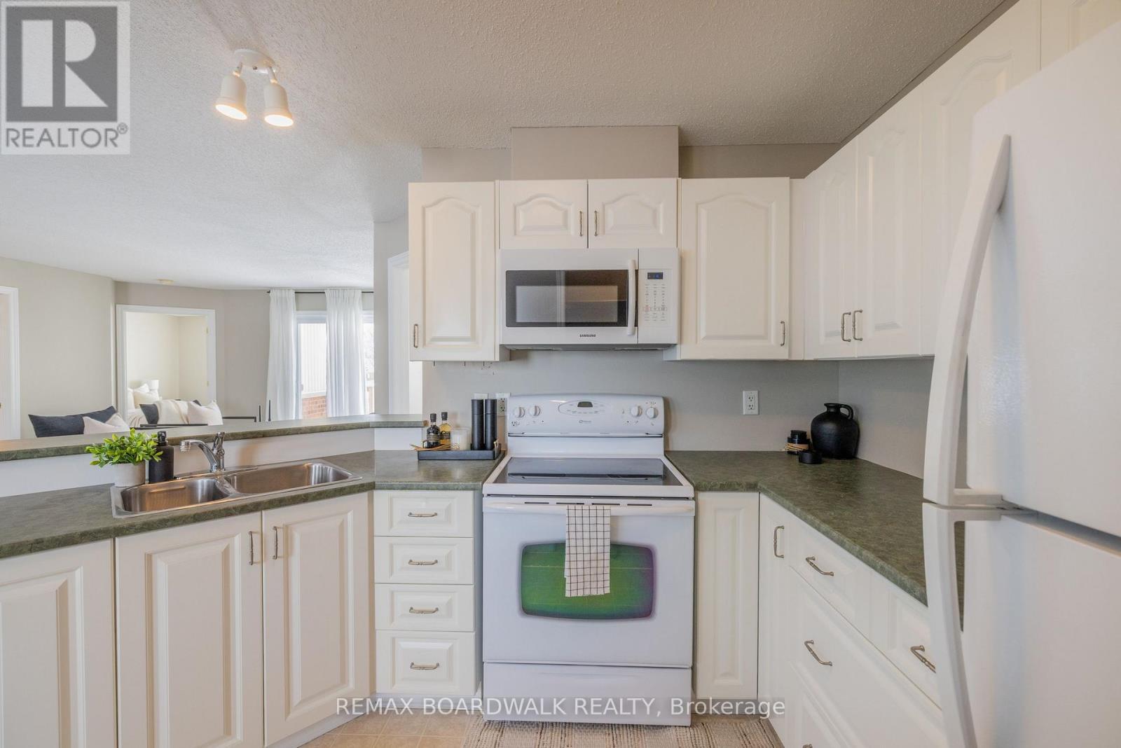 206 Oak Leaf Private