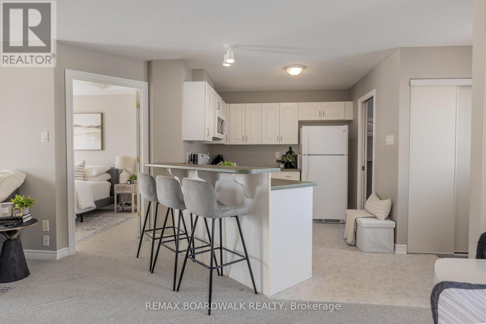 206 Oak Leaf Private