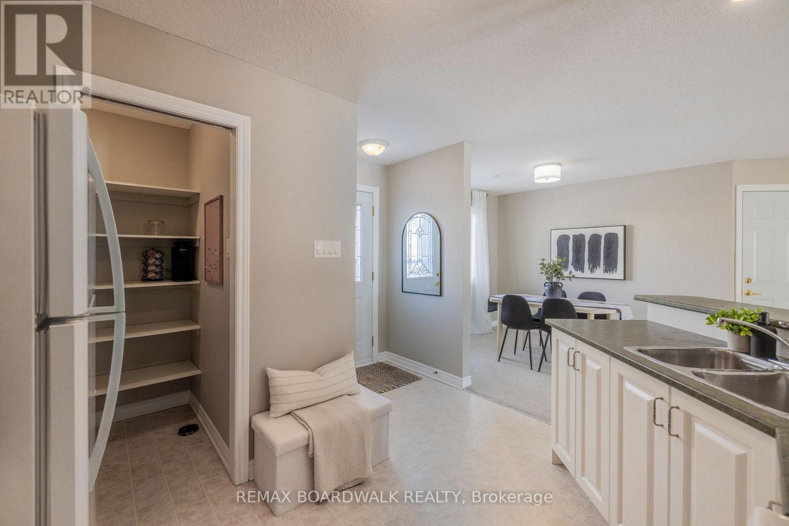 206 Oak Leaf Private