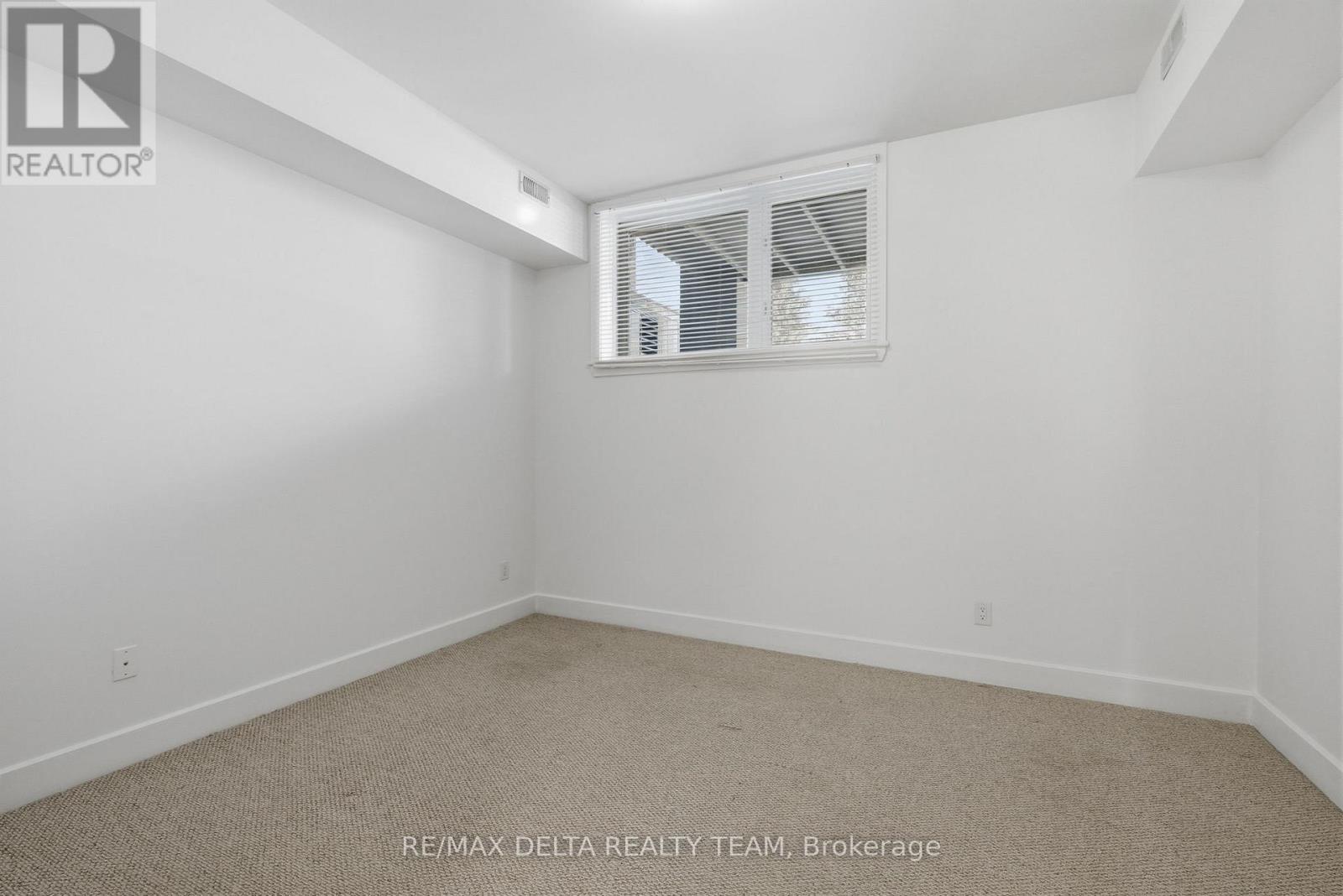 6 - 33 Bergeron Private