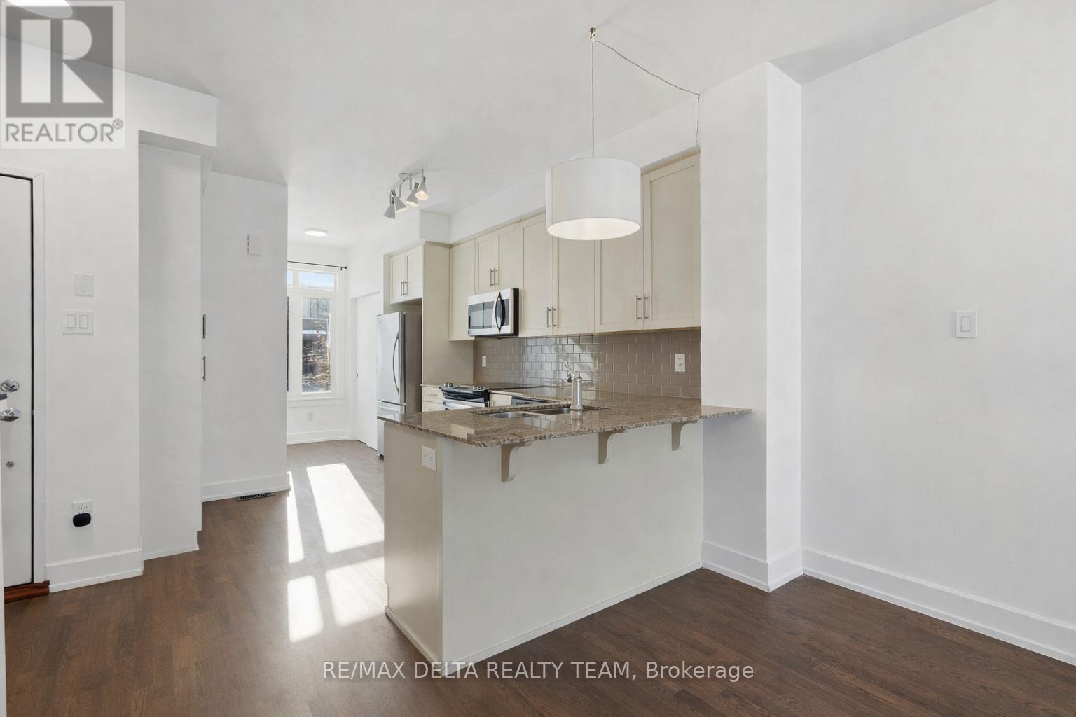 6 - 33 Bergeron Private