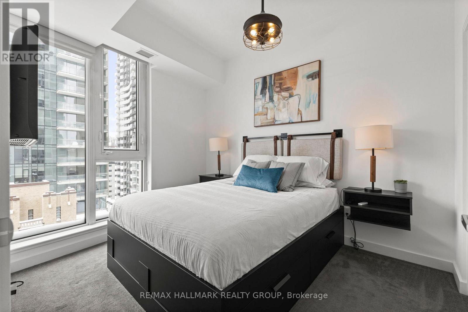 1010 - 179 Metcalfe Street