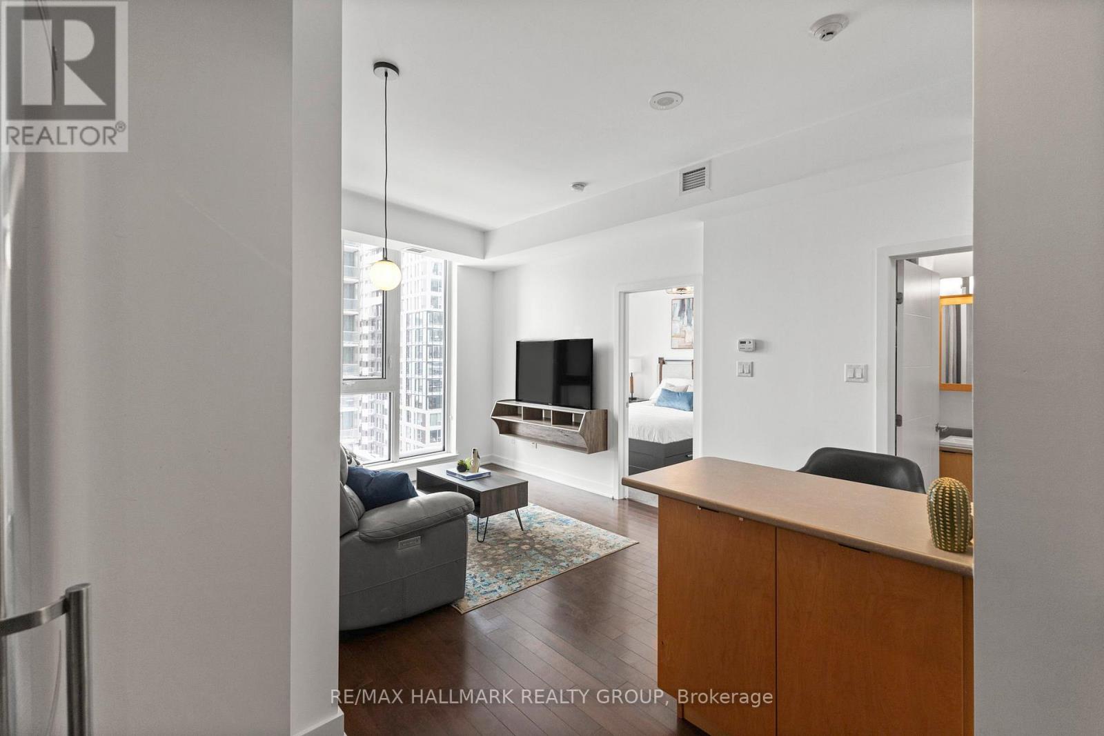 1010 - 179 Metcalfe Street