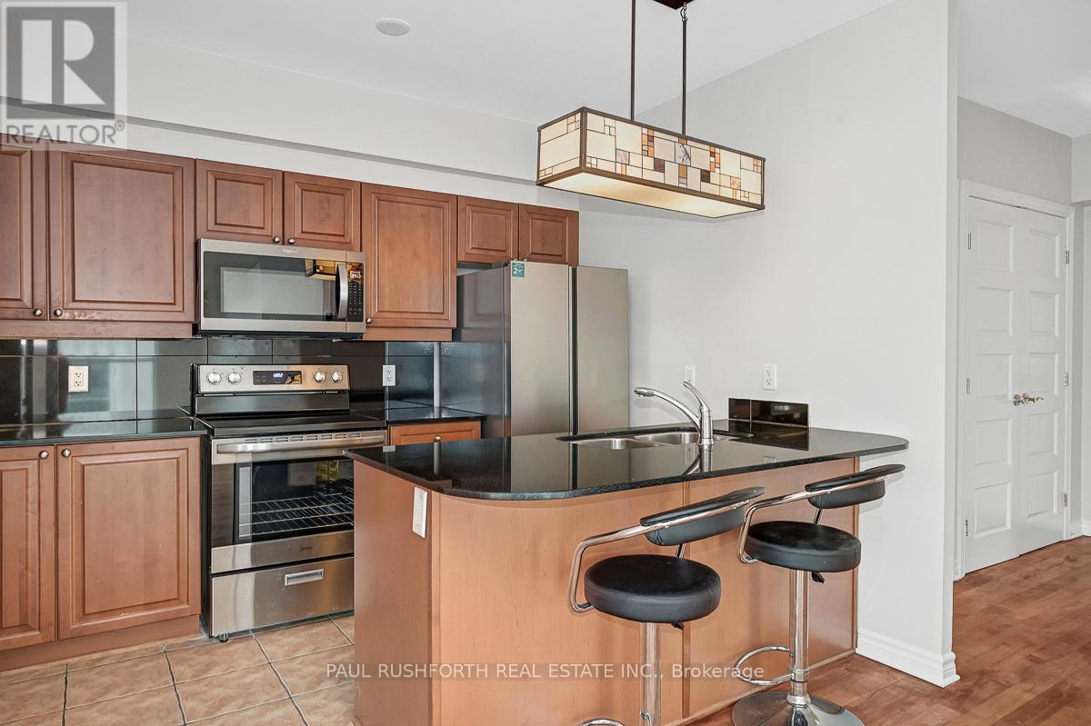 2001 - 445 Laurier Avenue W