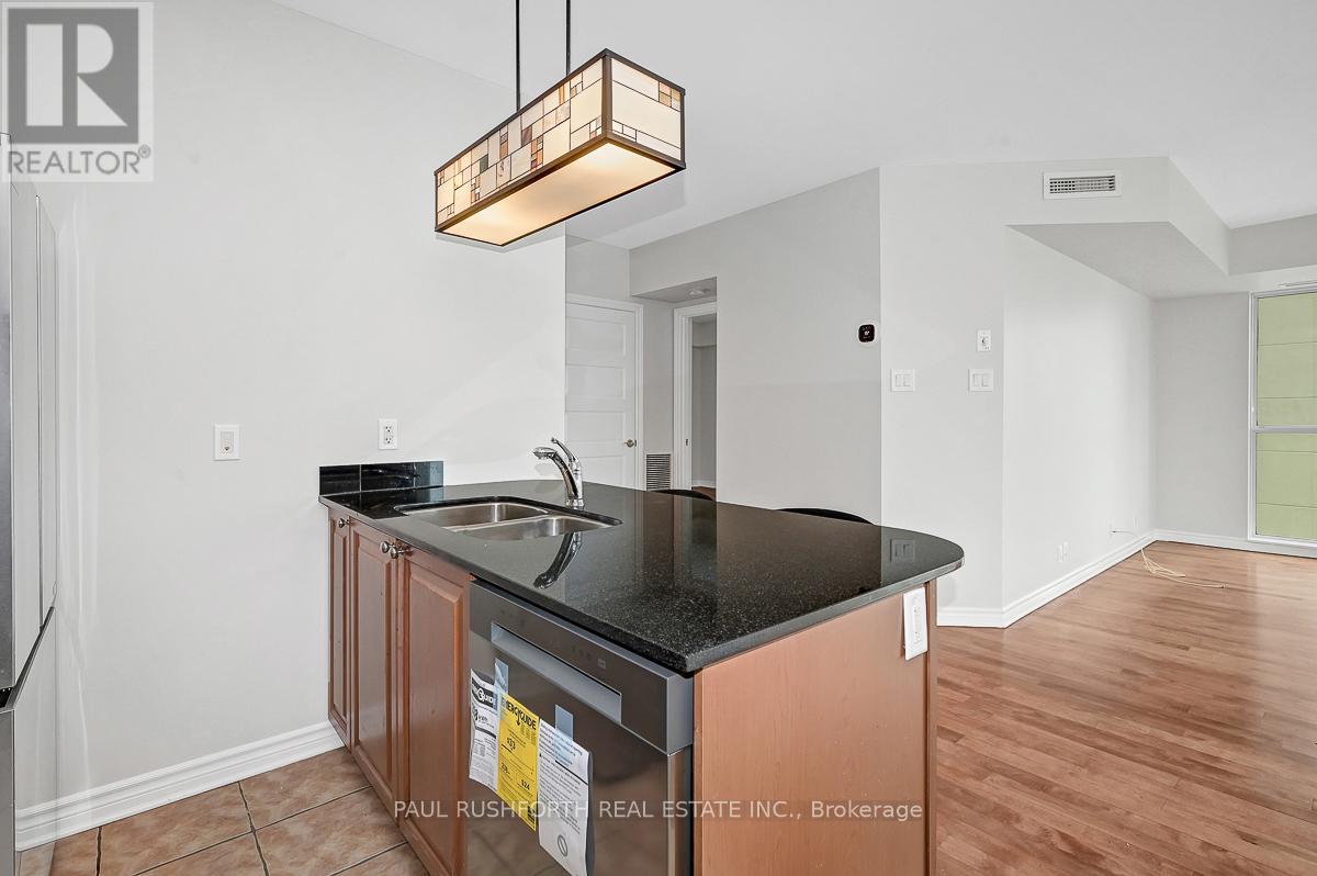 2001 - 445 Laurier Avenue W