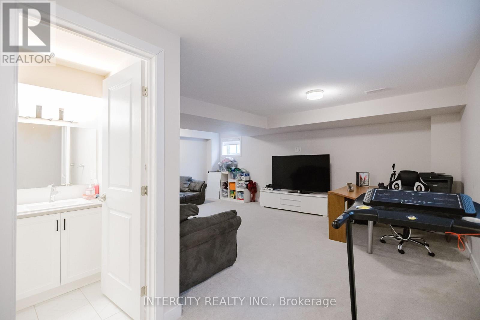 124 Hackamore Crescent