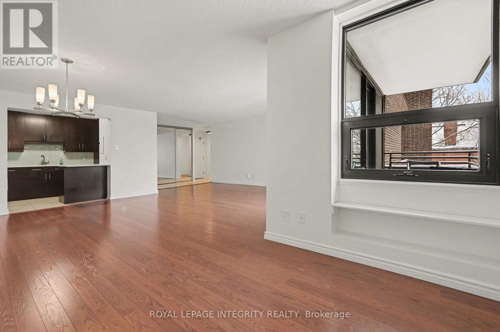 304 - 71 Somerset Street W