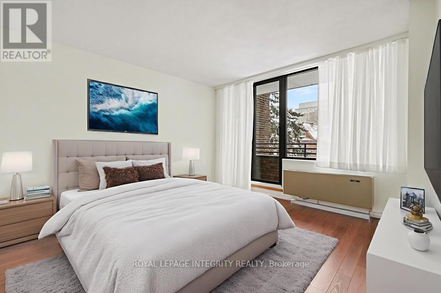 304 - 71 Somerset Street W