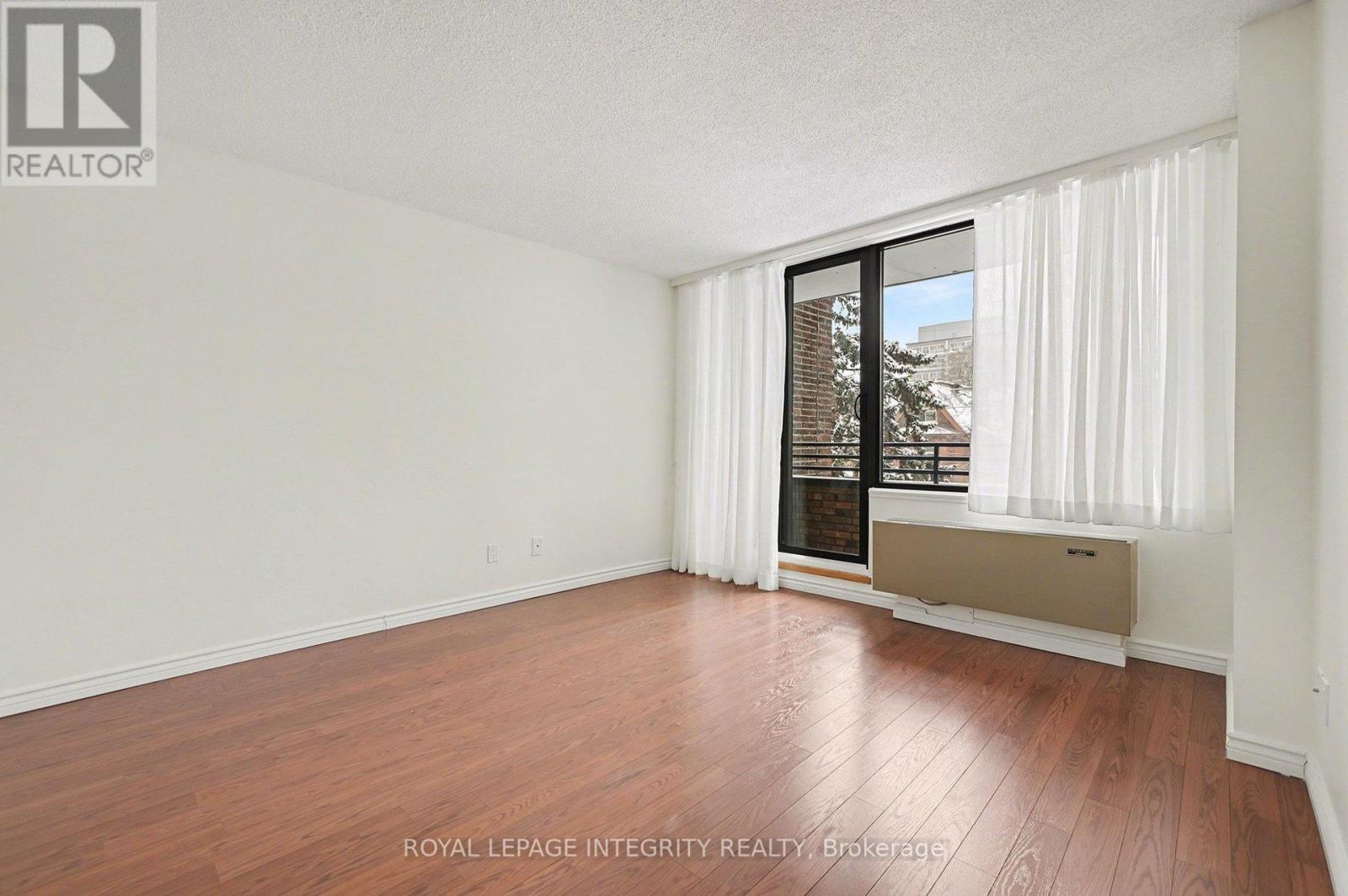 304 - 71 Somerset Street W