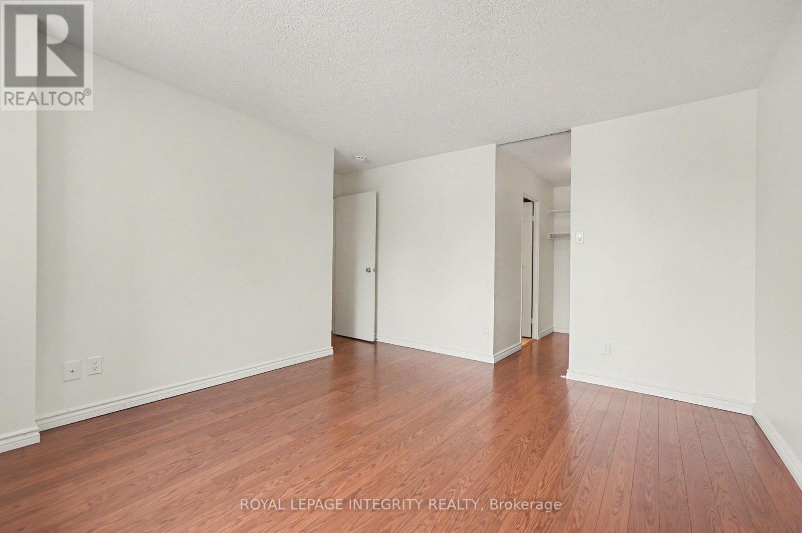 304 - 71 Somerset Street W