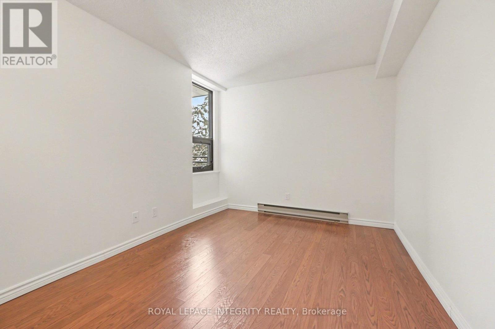 304 - 71 Somerset Street W