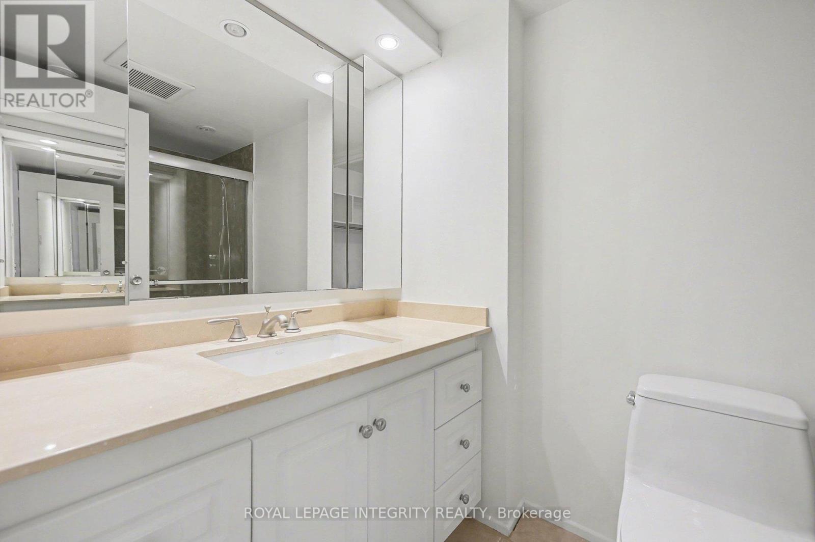 304 - 71 Somerset Street W