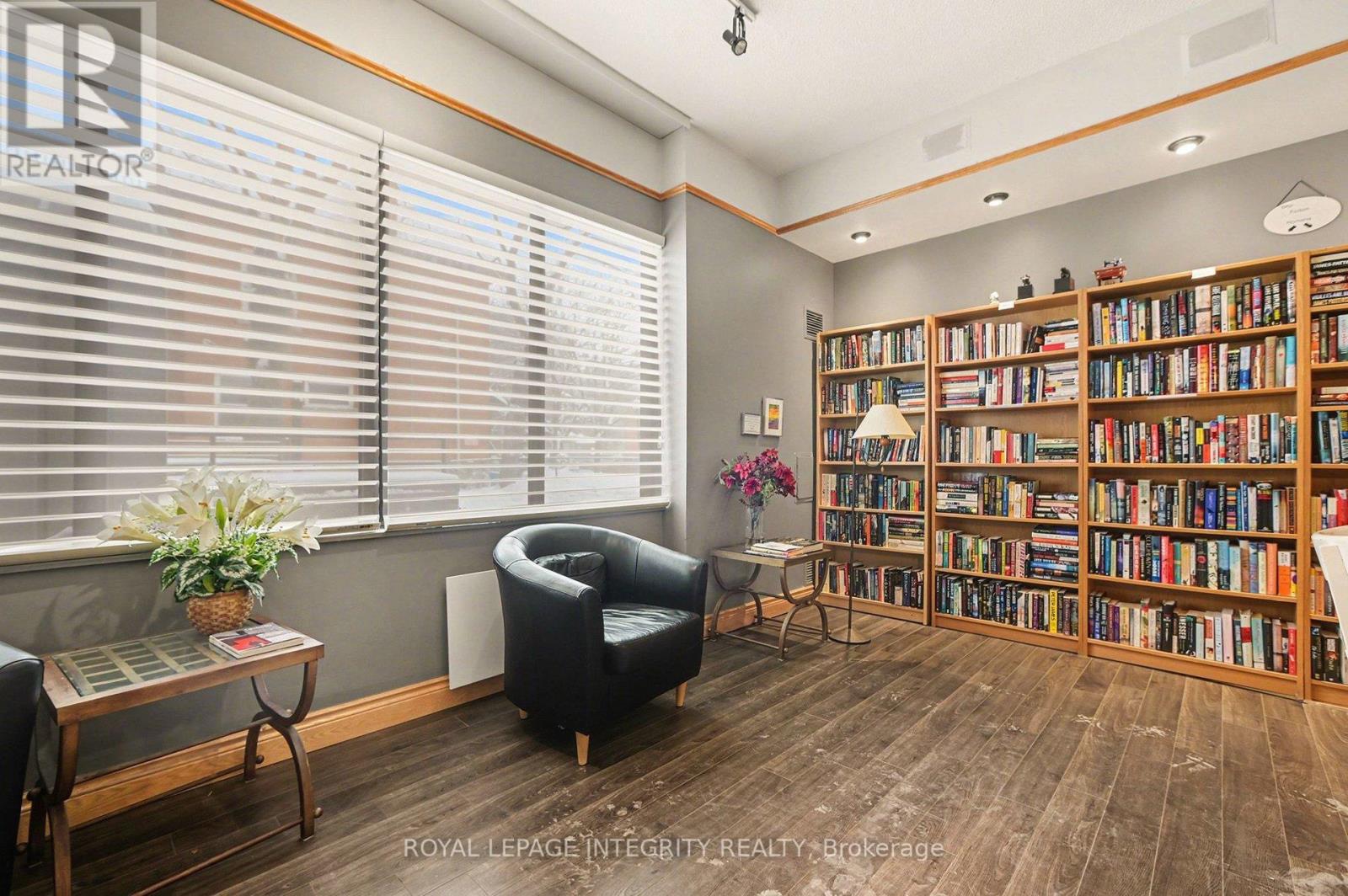 304 - 71 Somerset Street W