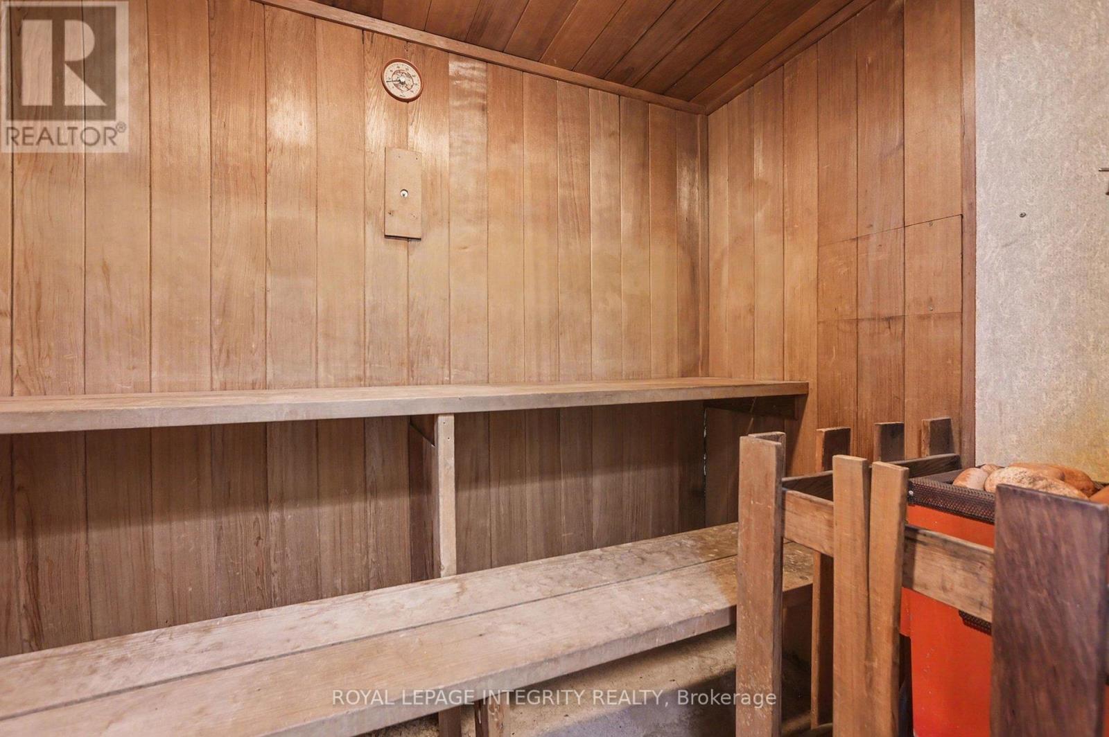 304 - 71 Somerset Street W