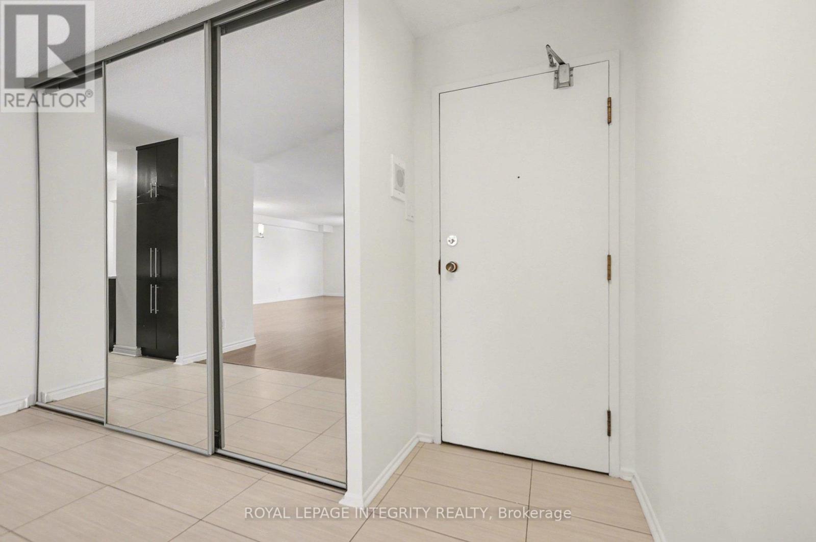 304 - 71 Somerset Street W