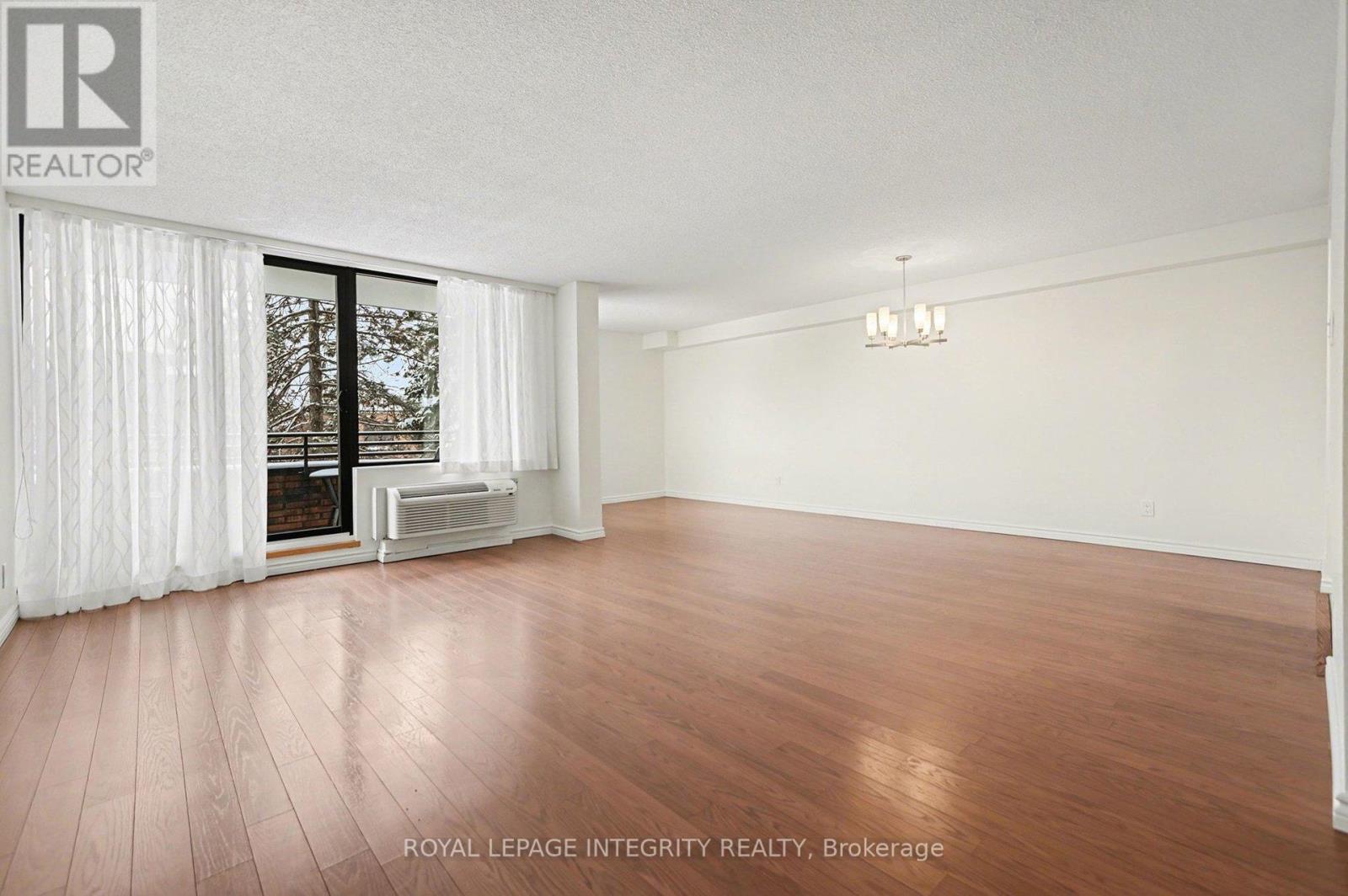 304 - 71 Somerset Street W