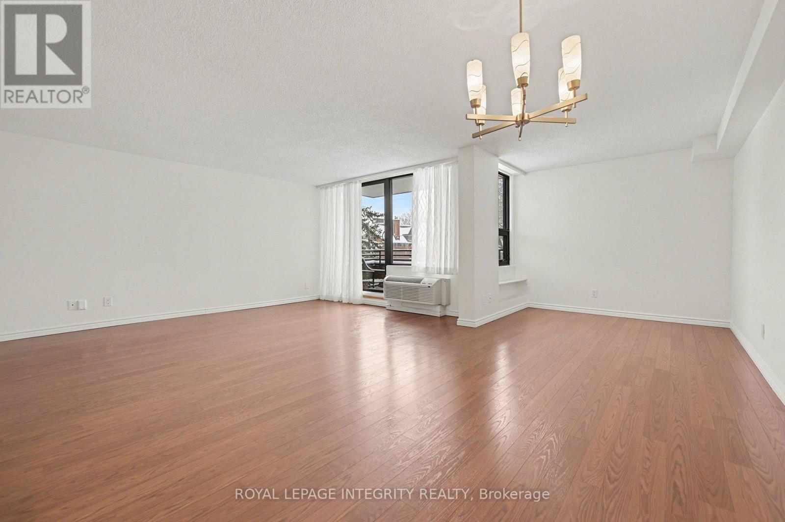 304 - 71 Somerset Street W