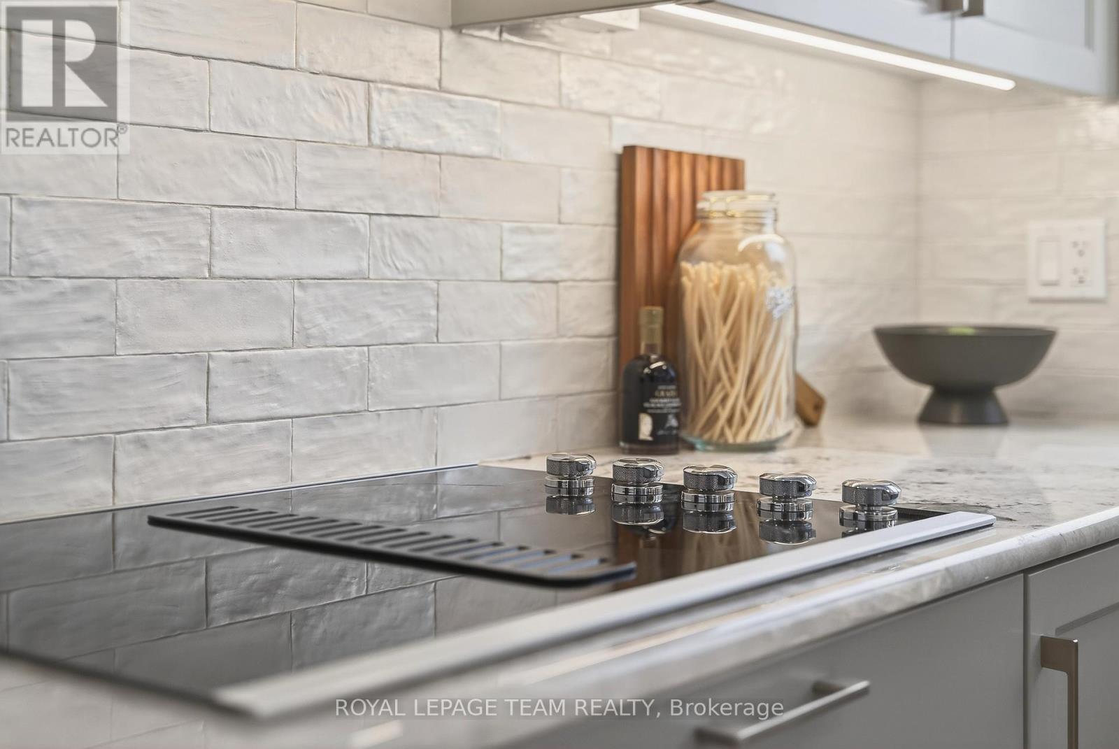 2690 Hickson Crescent