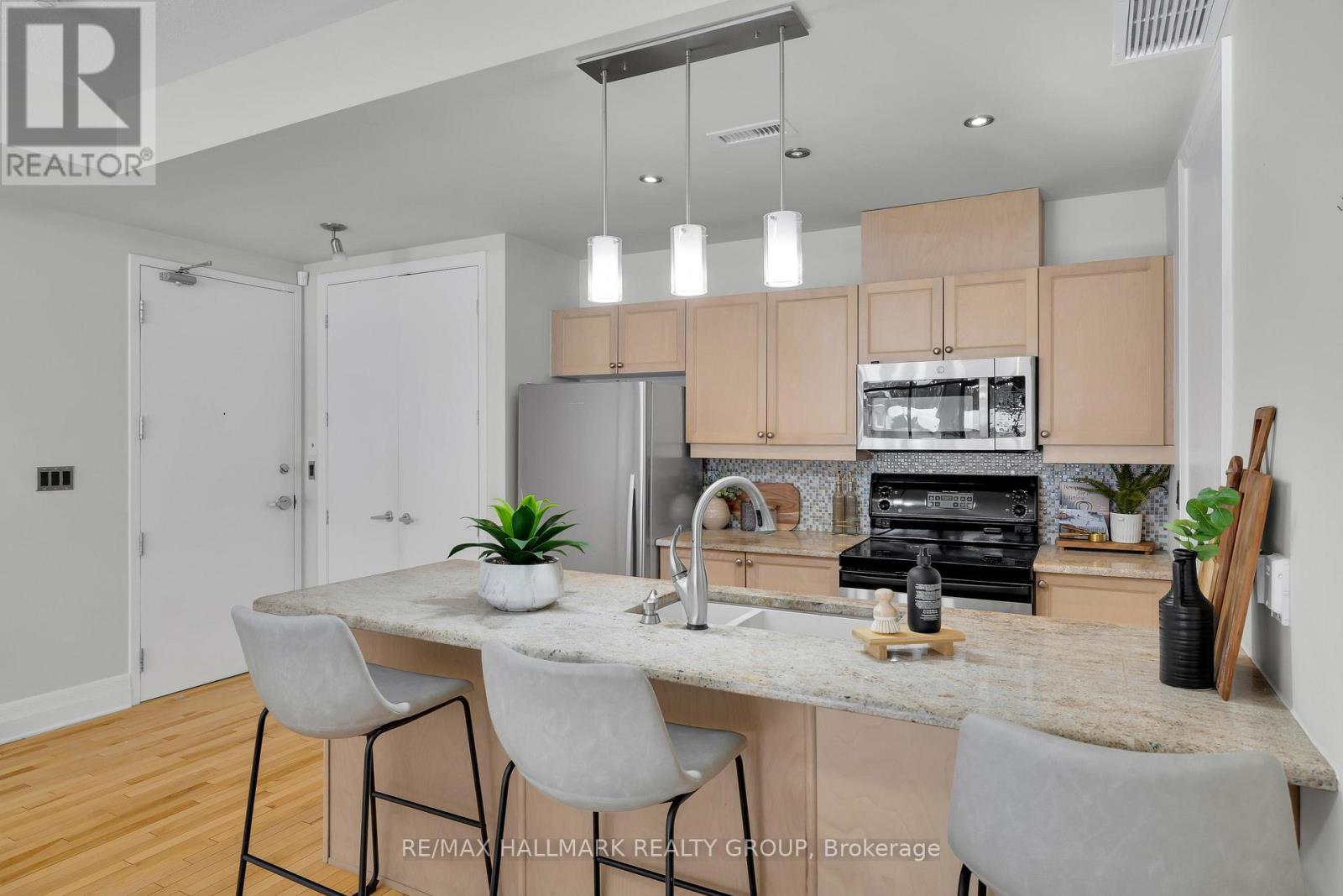 203 - 260 Besserer Street