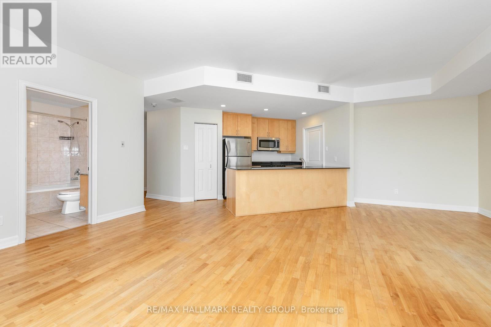 702 - 1227 Wellington Street W