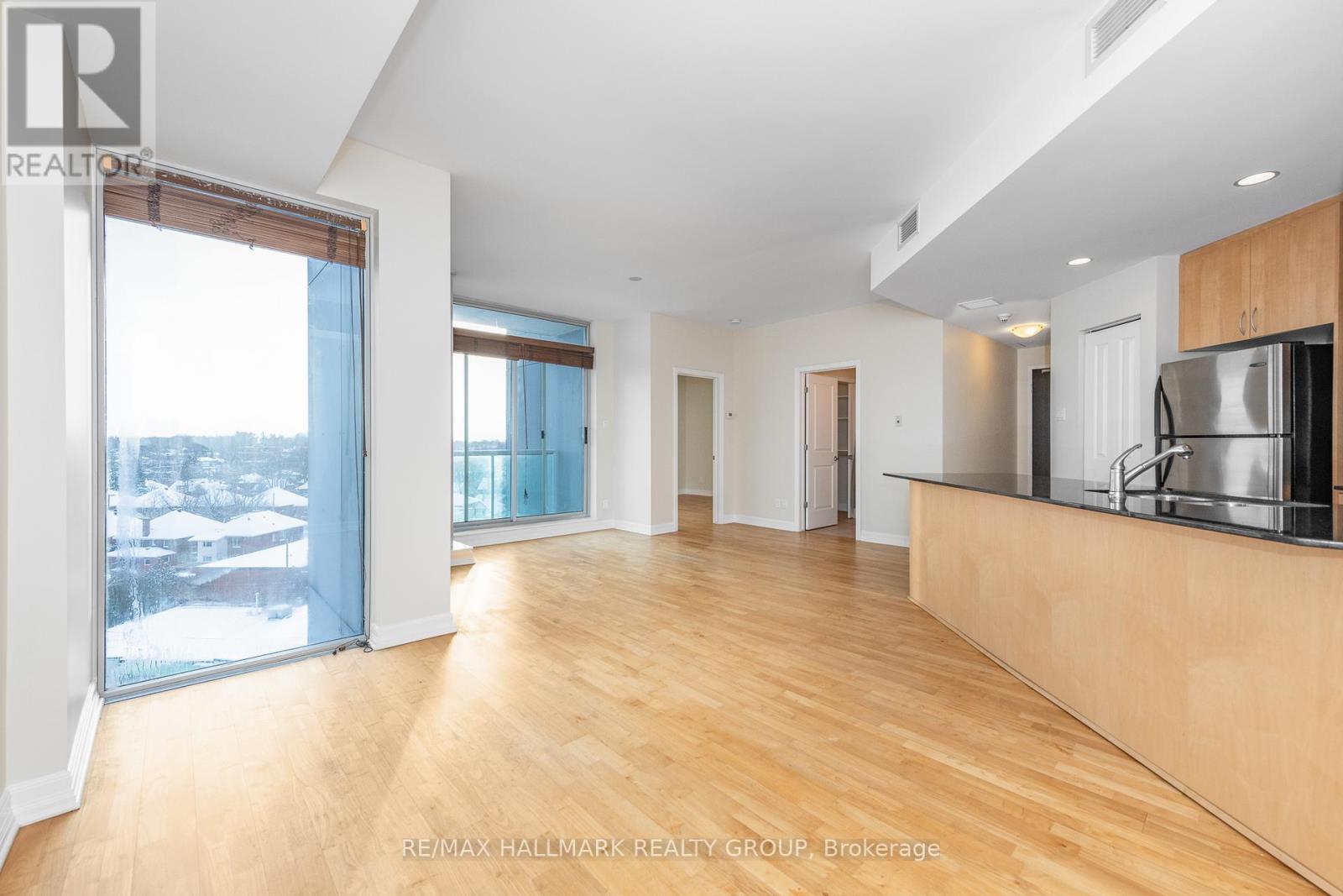 702 - 1227 Wellington Street W