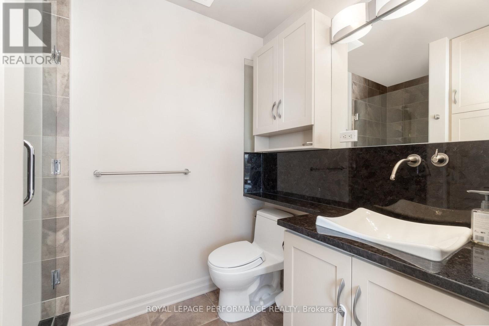 703 - 245 Kent Street