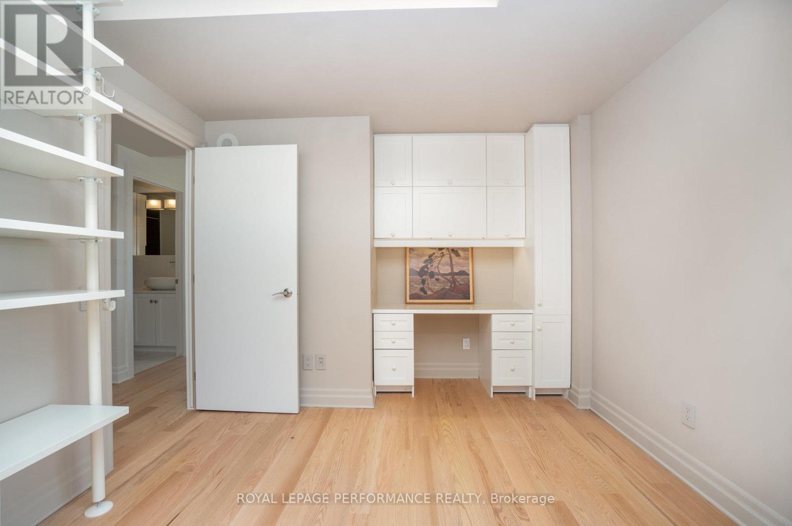 703 - 245 Kent Street