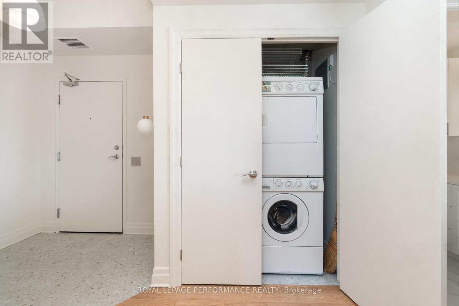 703 - 245 Kent Street