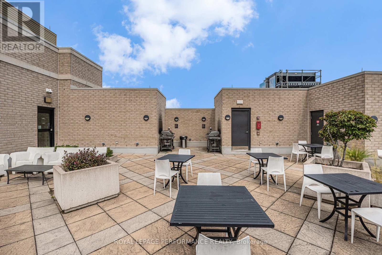 703 - 245 Kent Street