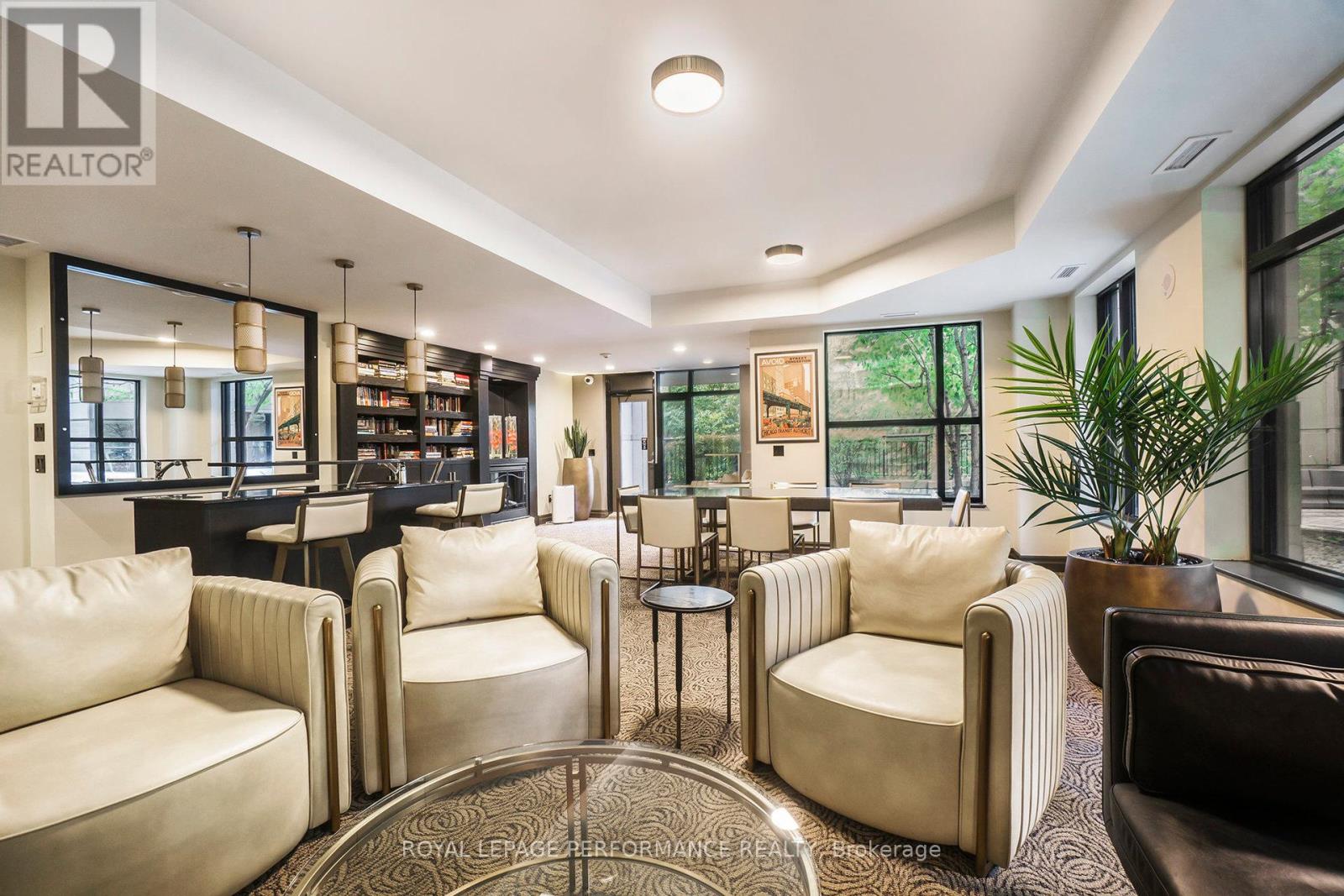 703 - 245 Kent Street