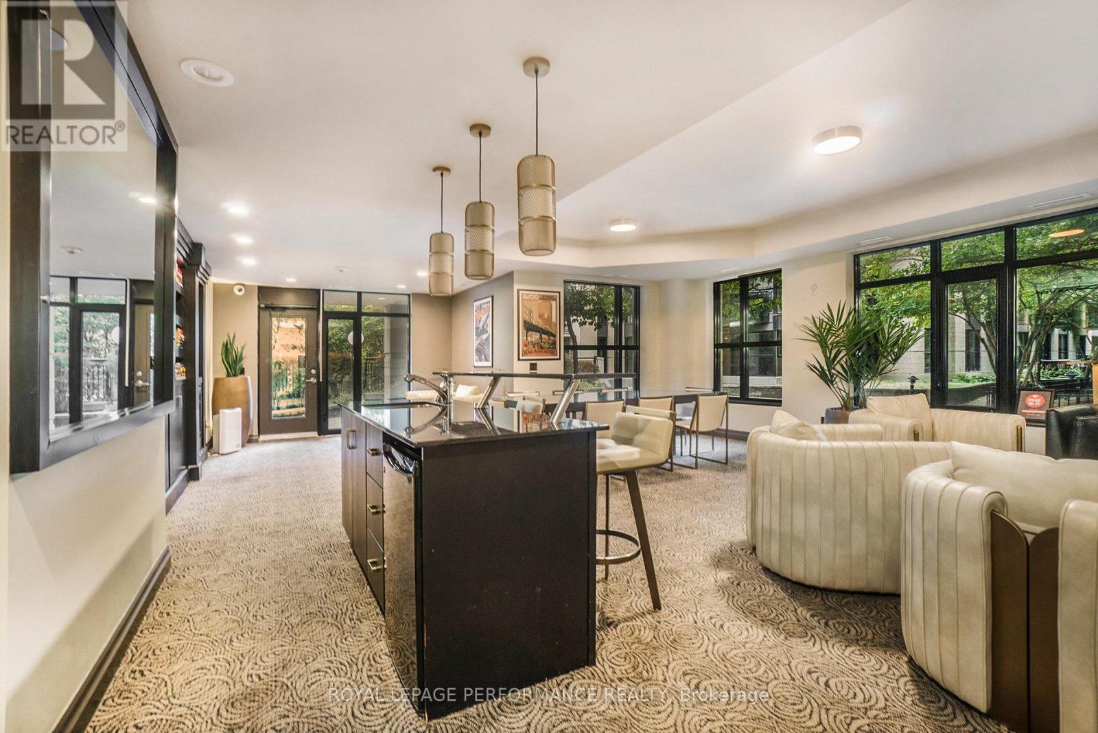 703 - 245 Kent Street