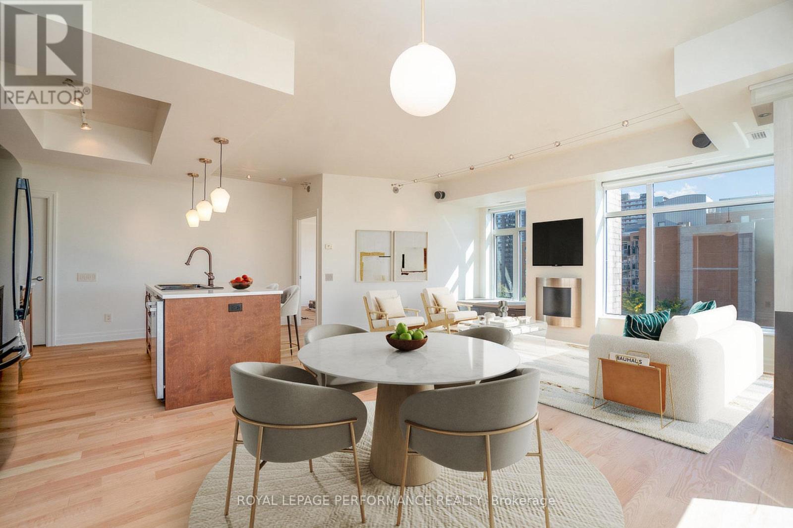 703 - 245 Kent Street