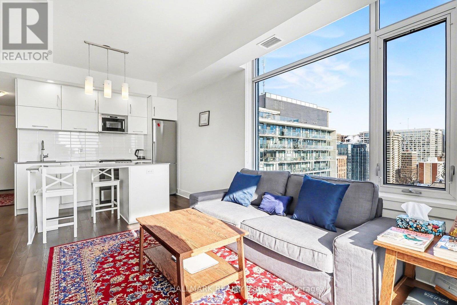 1412 - 255 Bay Street N