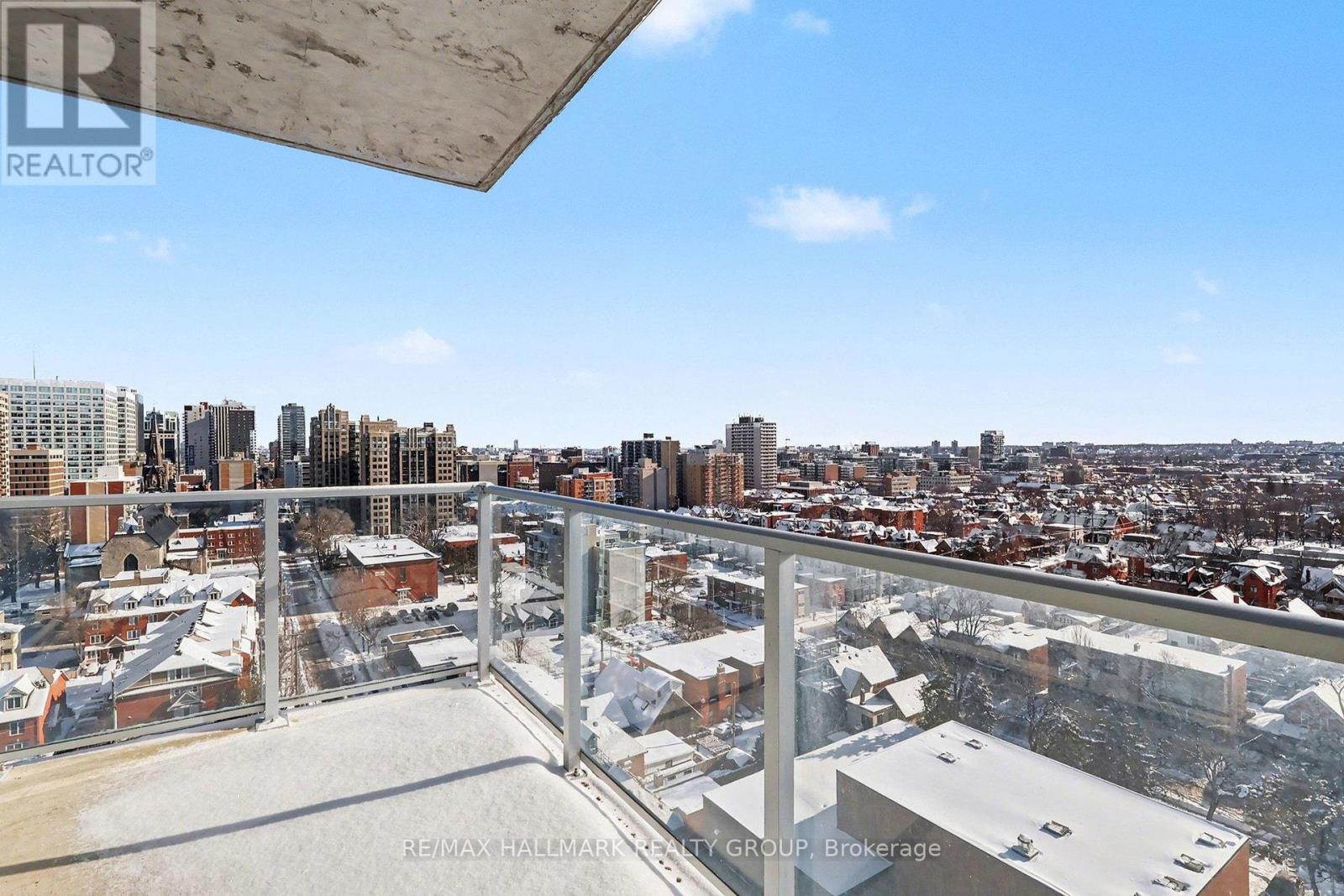 1412 - 255 Bay Street N