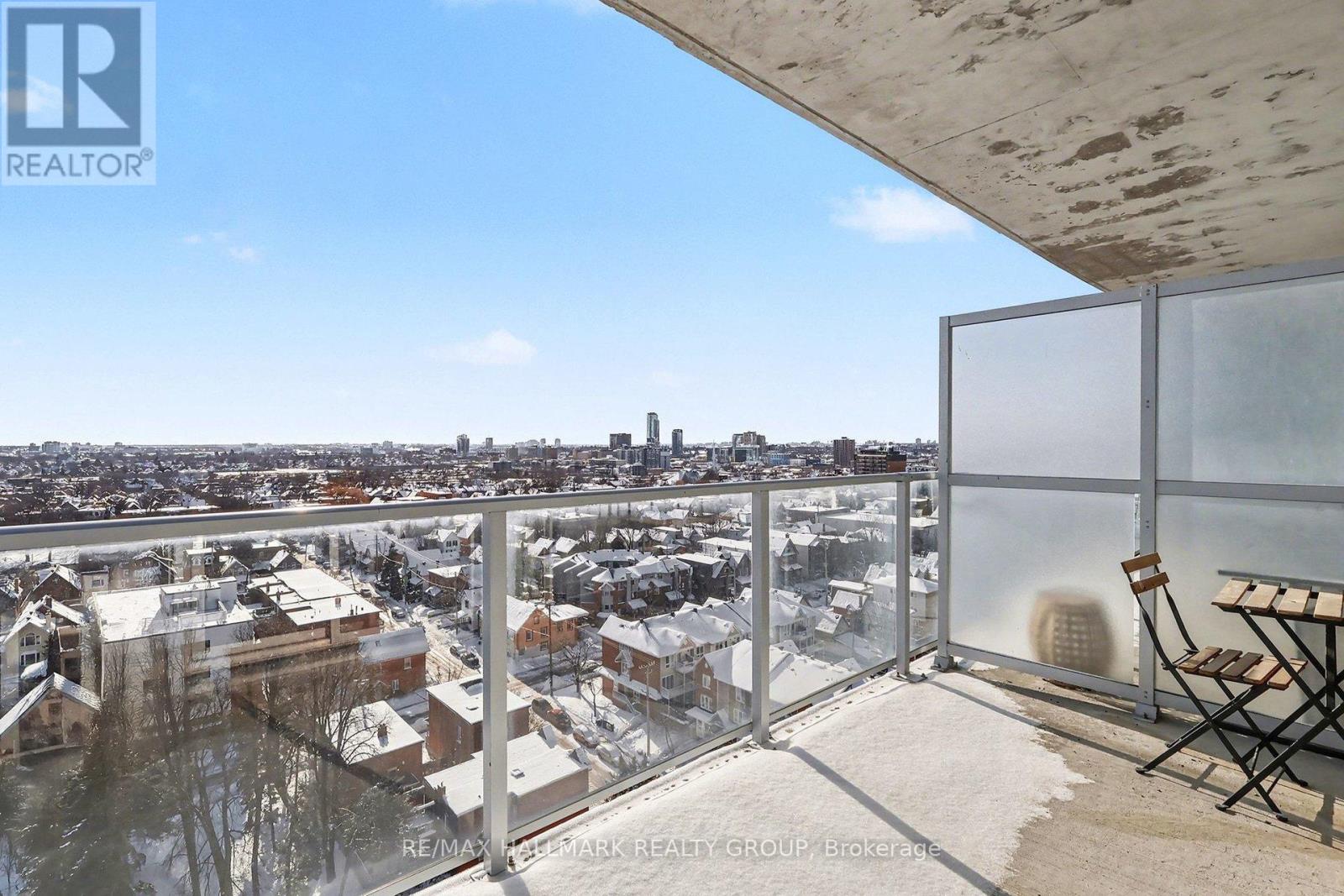 1412 - 255 Bay Street N