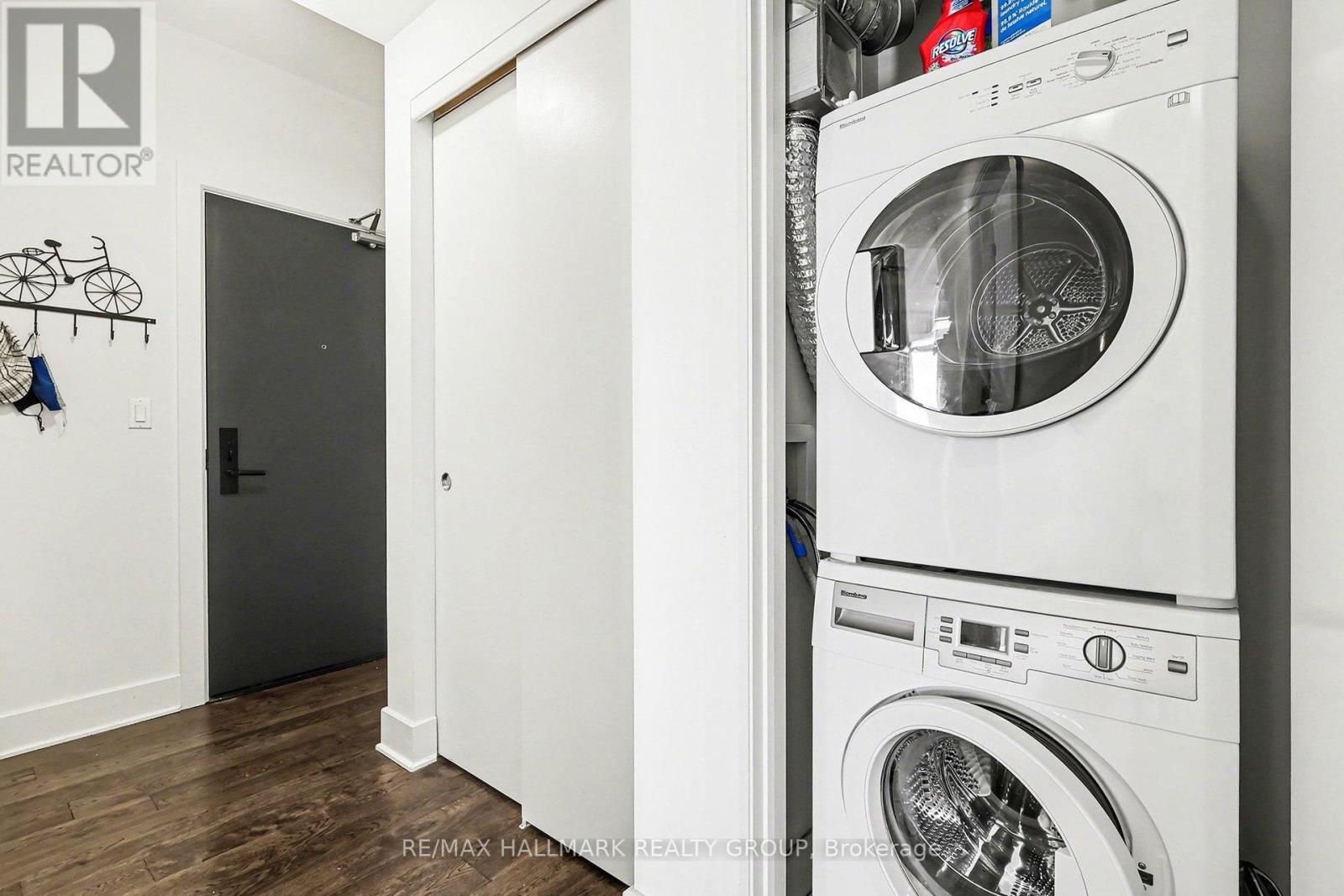 1412 - 255 Bay Street N