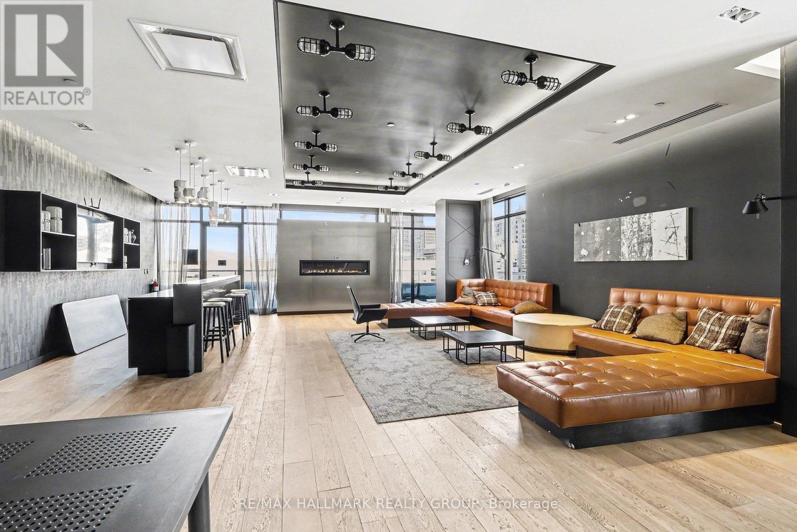 1412 - 255 Bay Street N