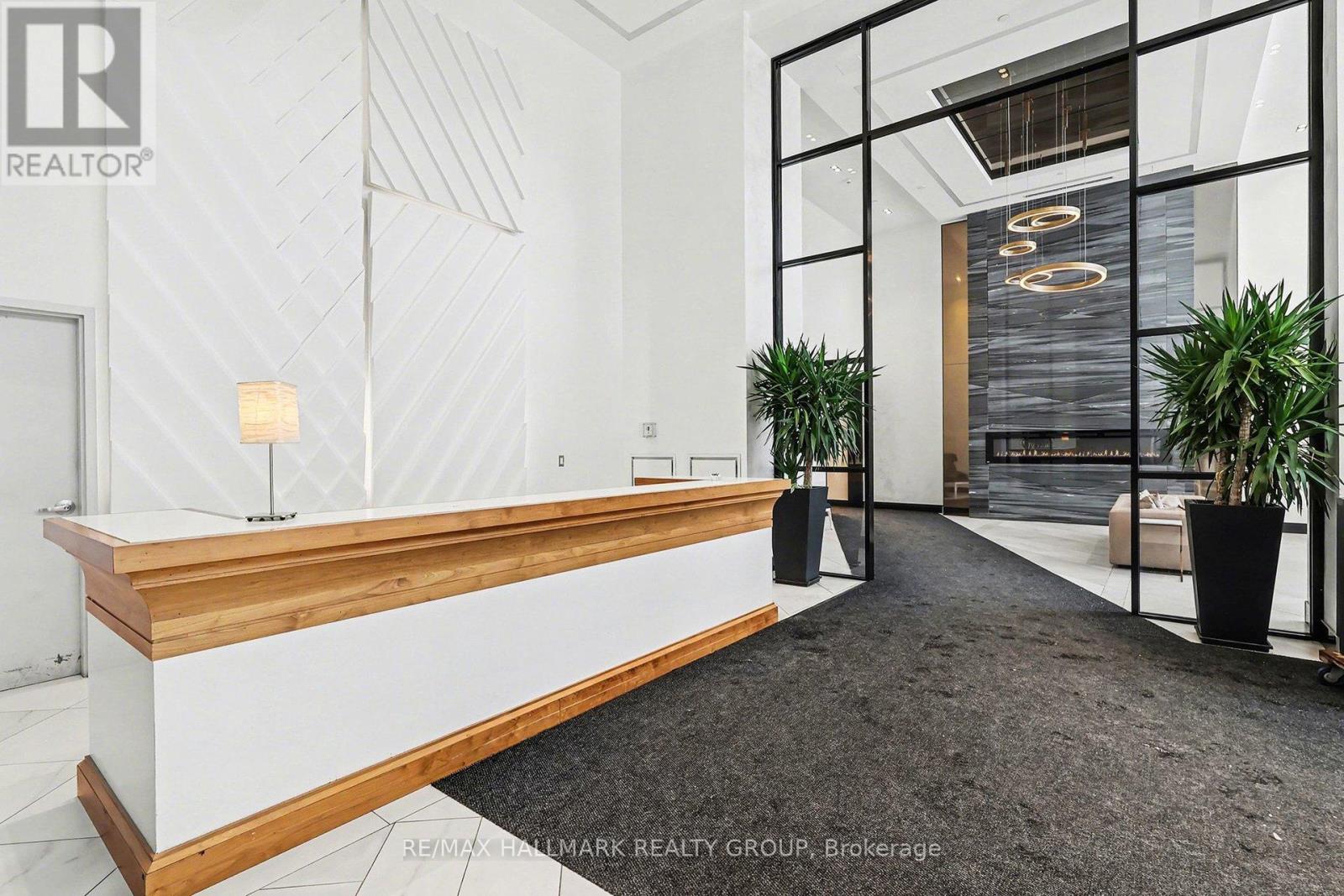 1412 - 255 Bay Street N