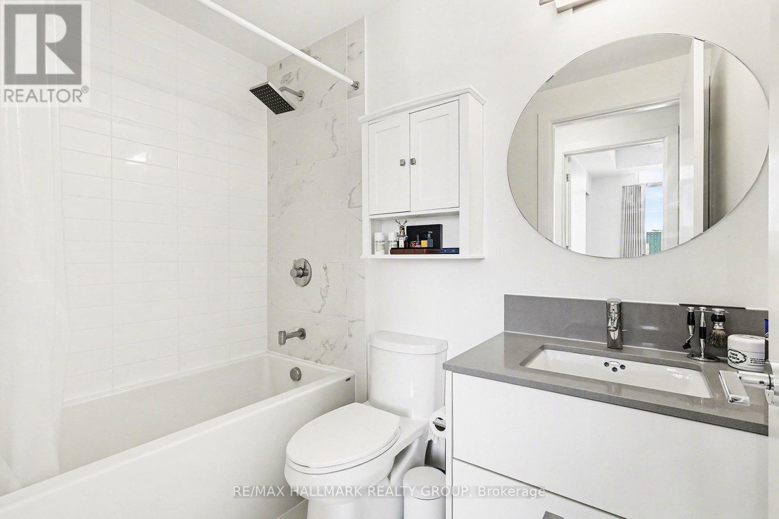 1412 - 255 Bay Street N