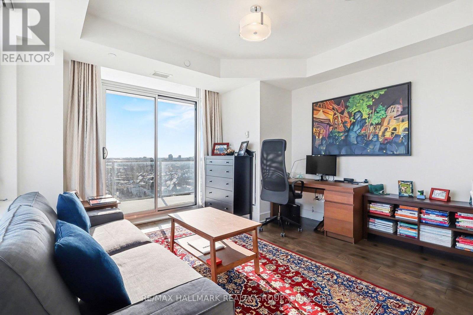 1412 - 255 Bay Street N