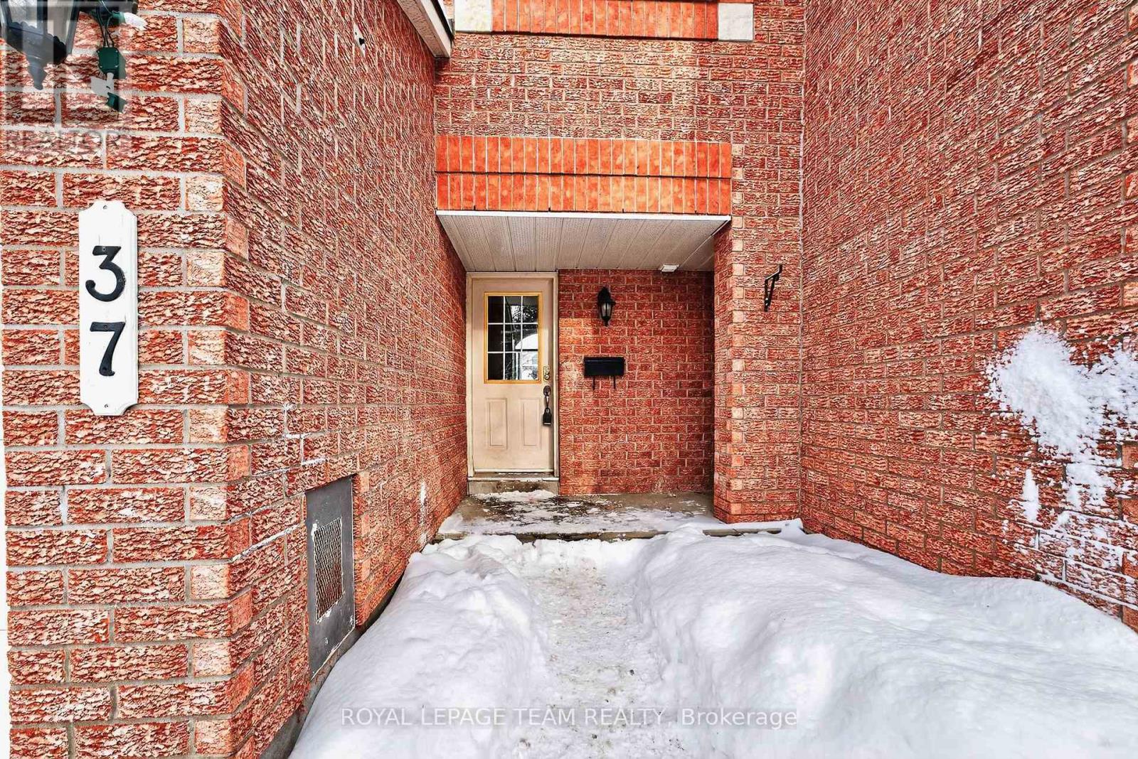 37 Flowertree Crescent