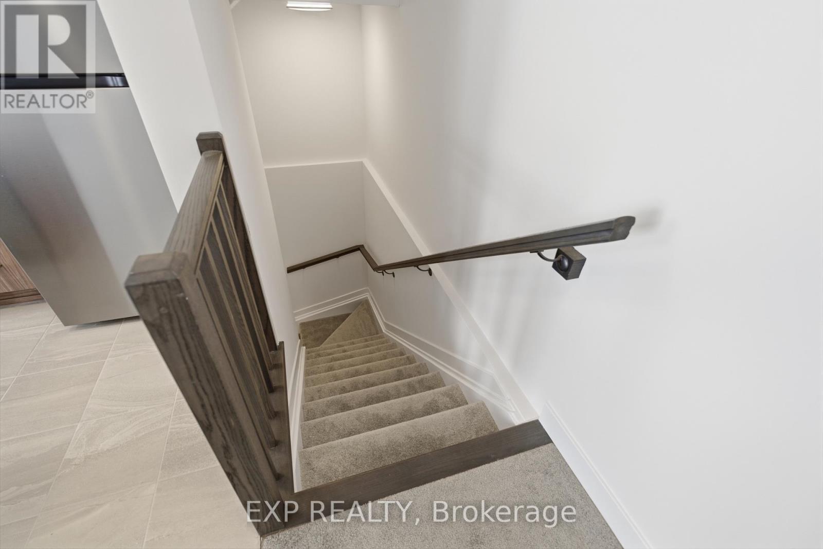 1007 Silhouette Private