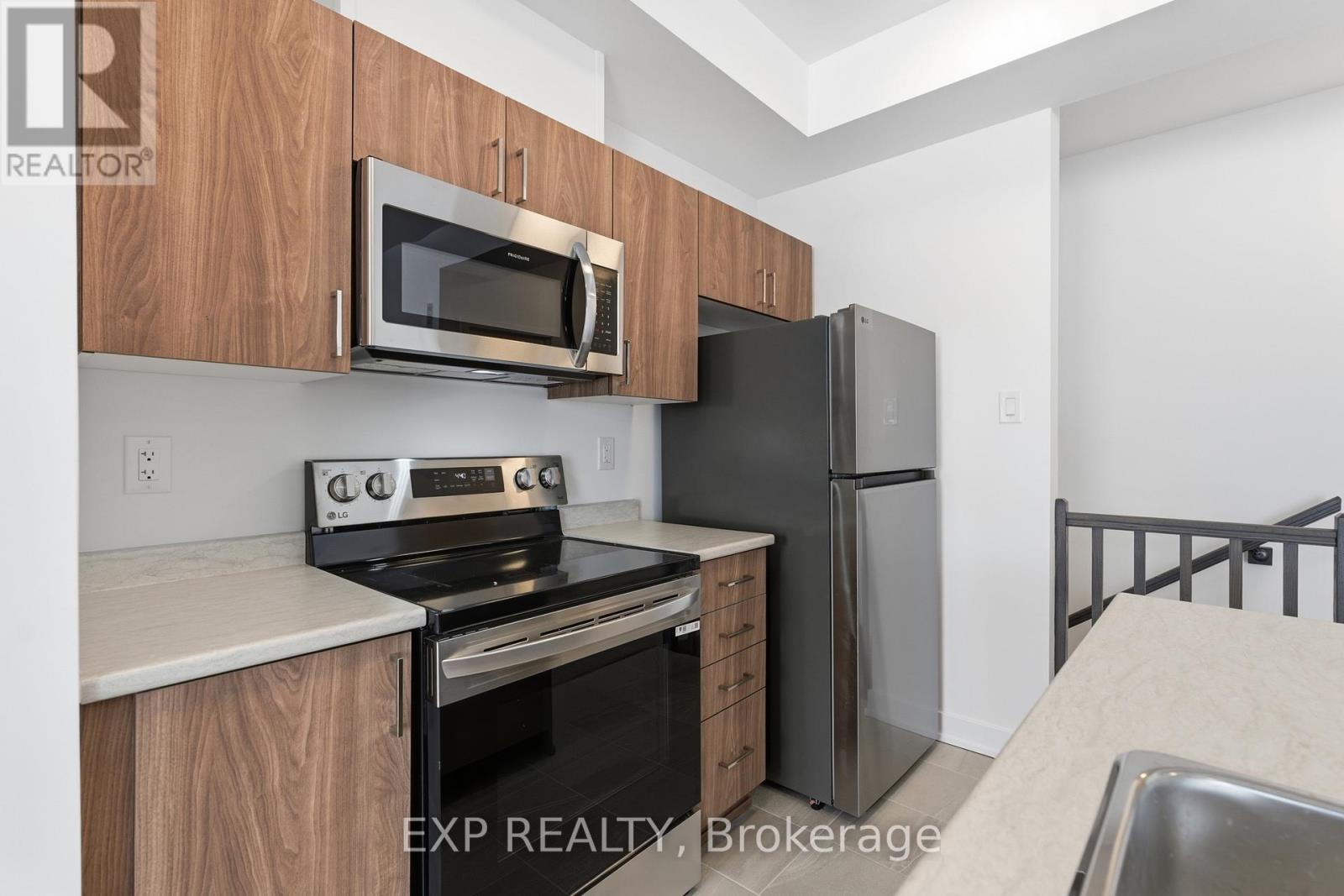 1007 Silhouette Private