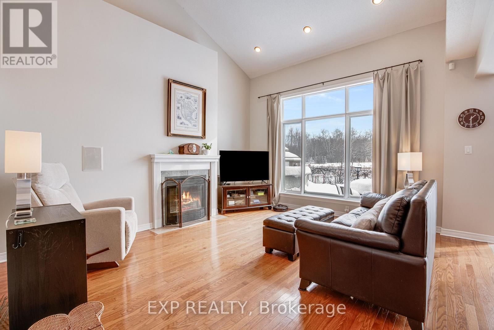 2032 Calico Crescent