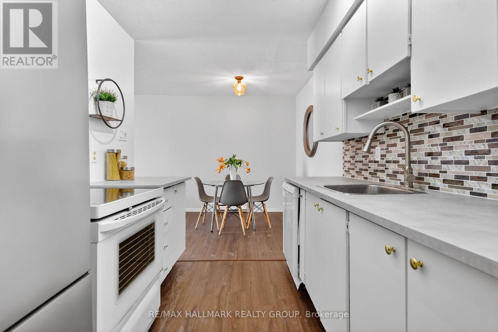 15 - 2640 Draper Avenue